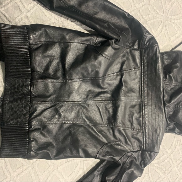Leather jacket - Picture 3 of 3